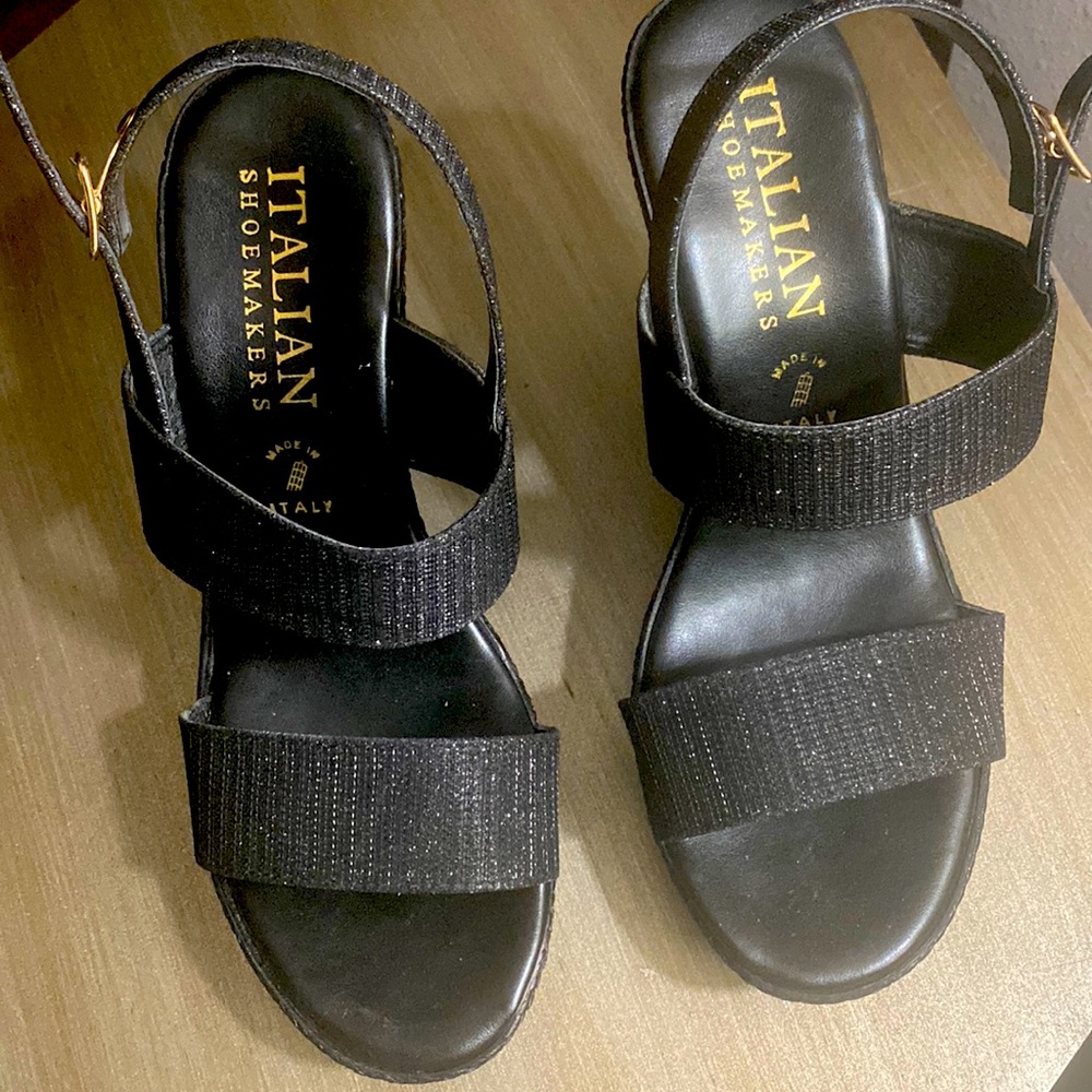black Italian wedge Sandal. sandals make you feel like your walking on air